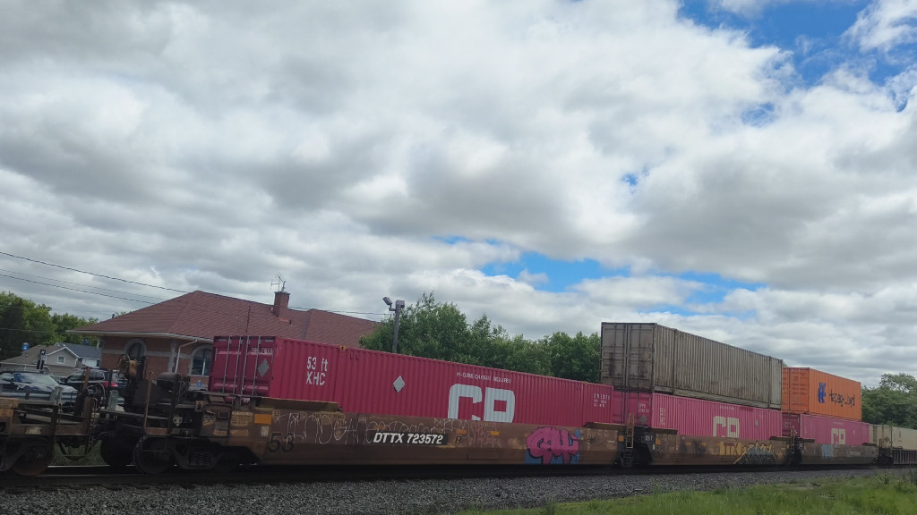DTTX 723572 (Triple Well Car Altogther)